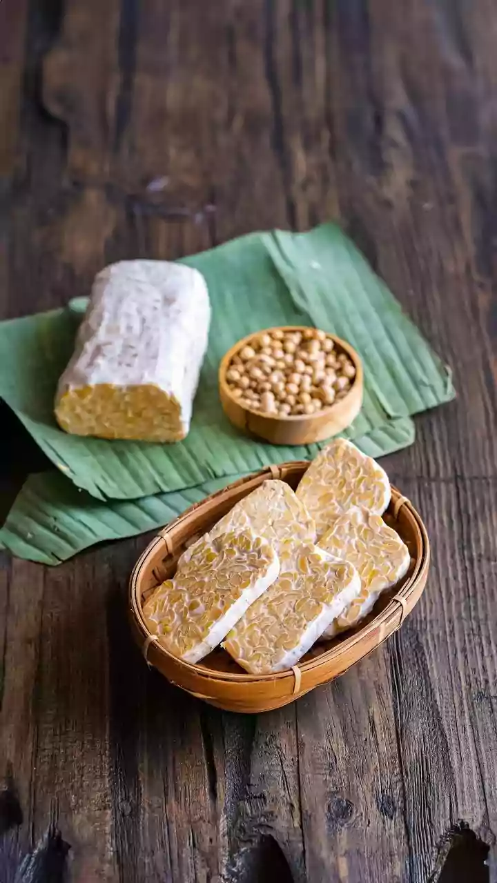 Makar Sankranti Delights: 10 Foods to Savor!