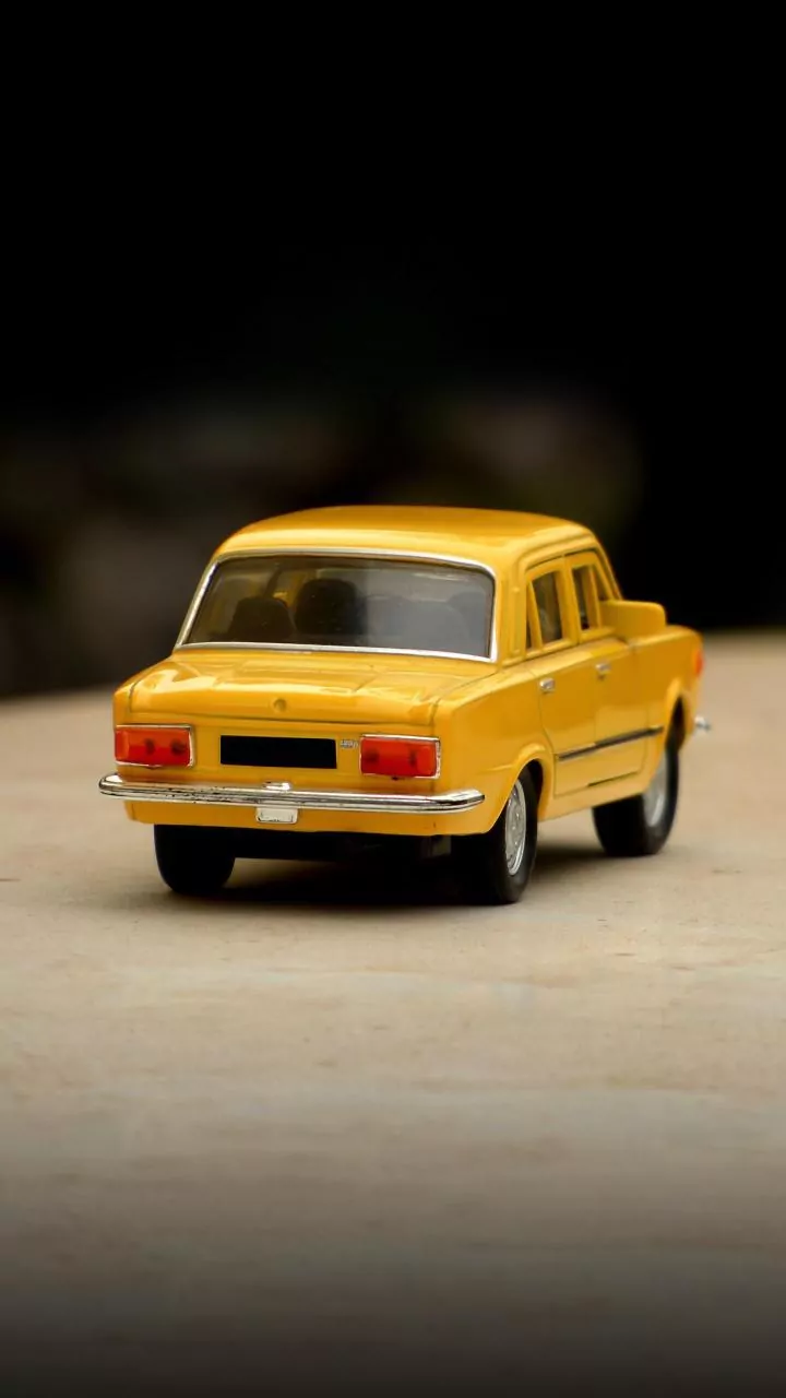 When 1976 FIAT Hits Road, 90s Kids Can’t Help But Scream ‘Mr Bean Waali Car Hai Yeh’