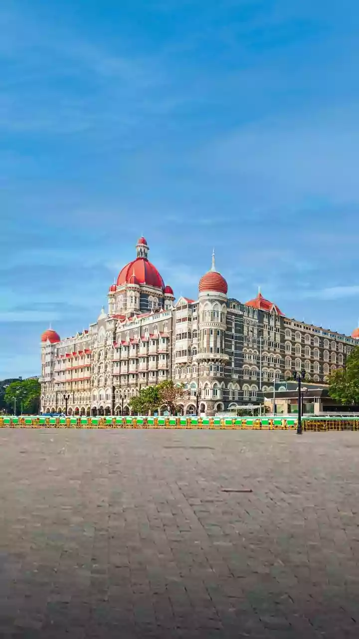 UK vs. India: Travel Vlogger's Hotel Comparisons!