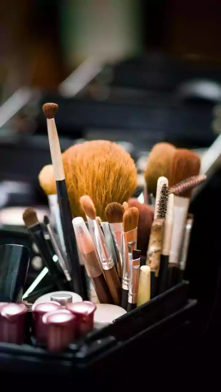 Smart ways to organize your makeup on a budget