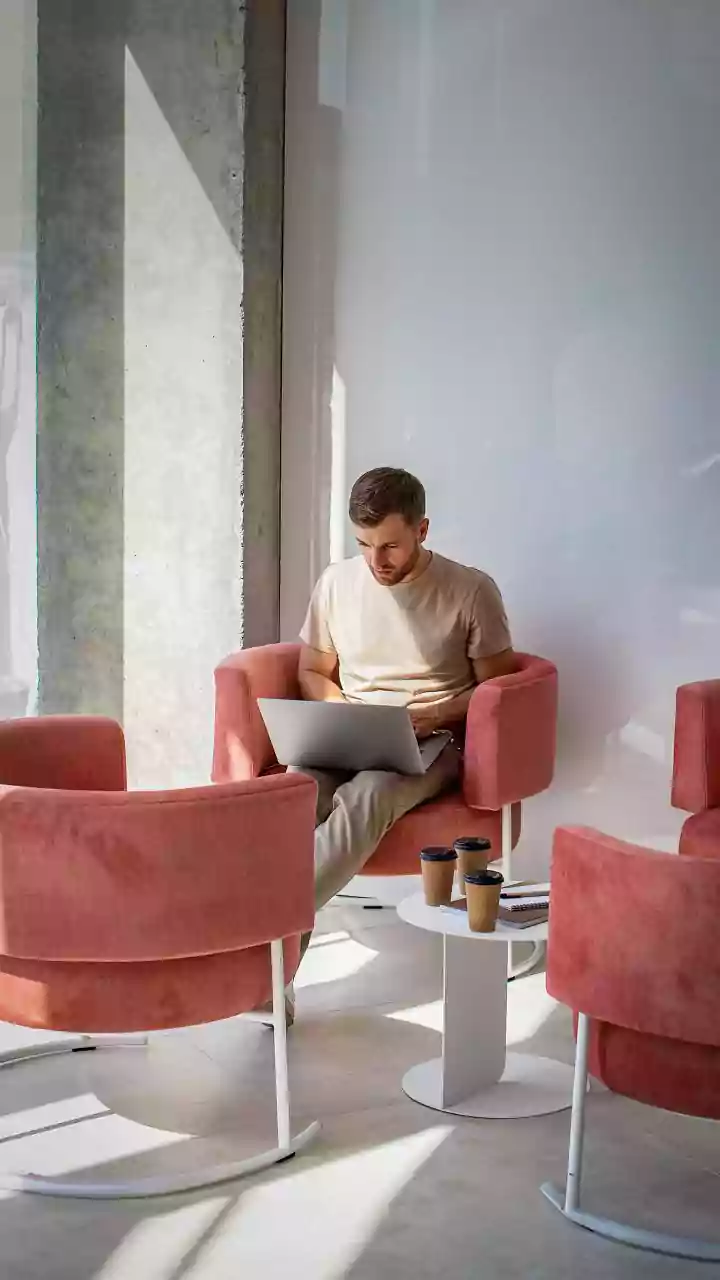 Essential Privacy and Security Guidelines for Remote Workers in Public Spaces