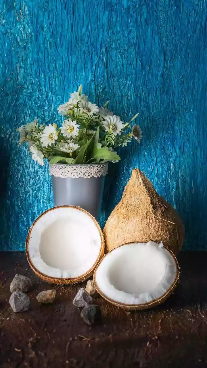 Electrolyte rich coconut water rock salt lemon drinks power athletes during workouts