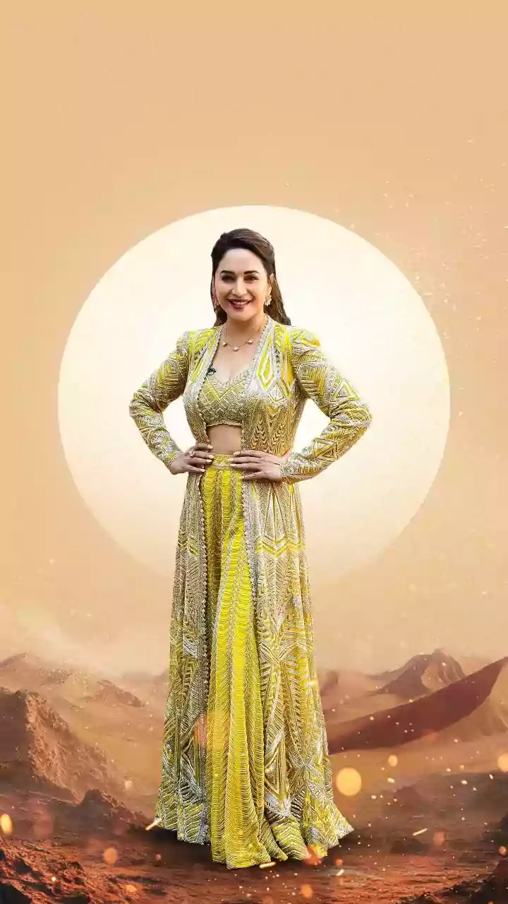 Japan's Dual Charm: From Fuji's Serenity to Tokyo's Electric Buzz