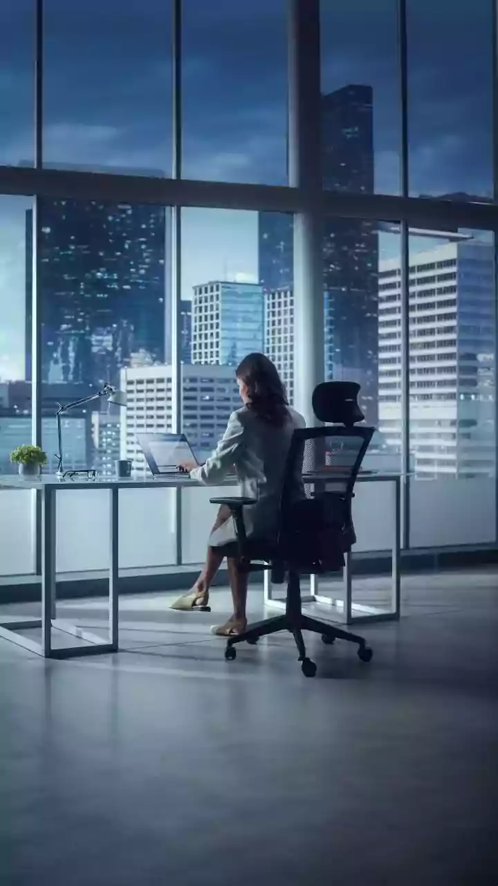 AI's Workplace Revolution: The Rise of the Full Stack Builder