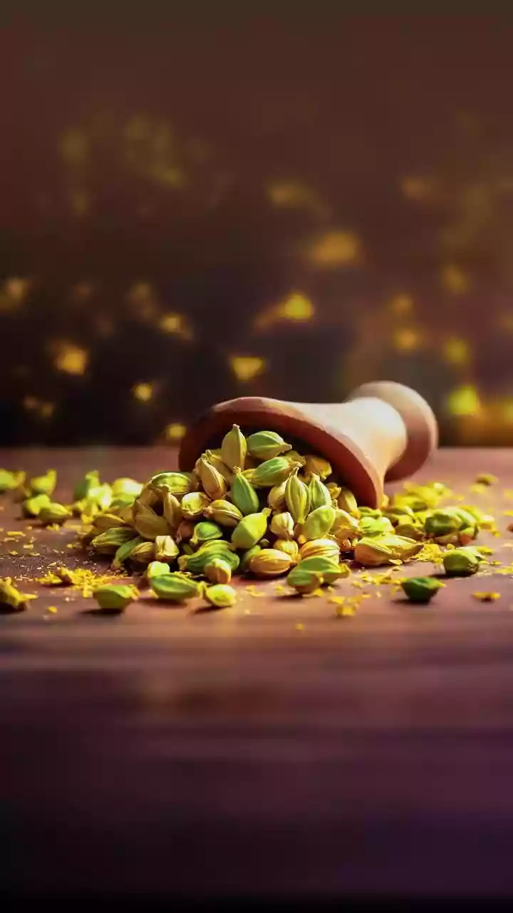 Elevate Your Desserts: Saffron & Pistachio Magic