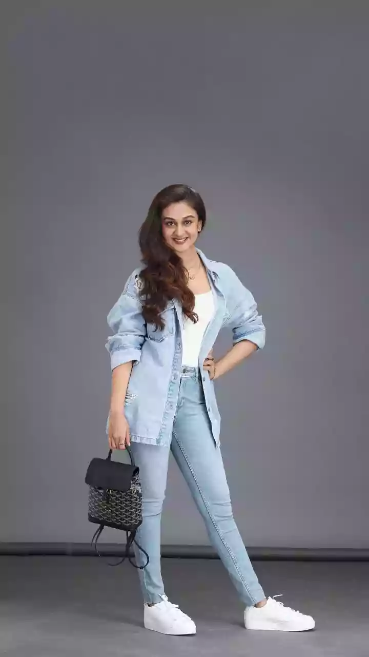 Indian Dressers Are Building More Practical Outfits Around Comfortable Shoes And Reliable Basics