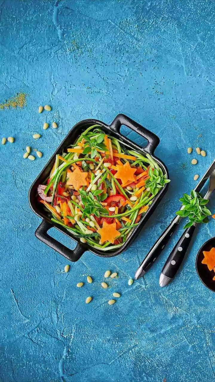 A Closer Look At Quick 15-Minute Salads: How crunchy vegetables can form the base of a meal