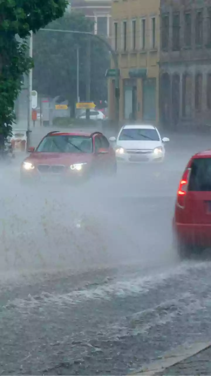 West Bengal Sees Contrasting Weather: Floods in North, Heatwave in South