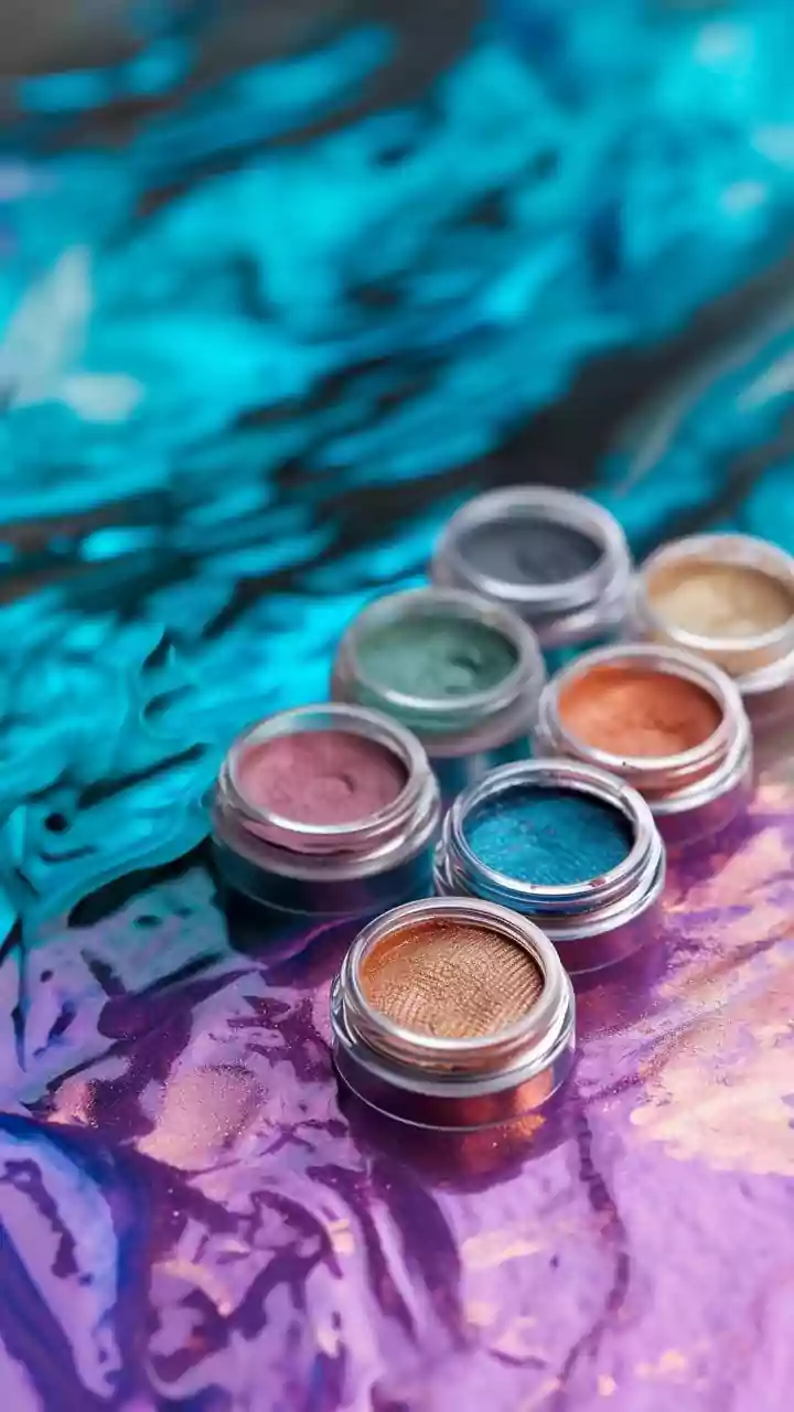 हर त्वचा के लिए 6 आकर्षक आईलाइनर शेड्स