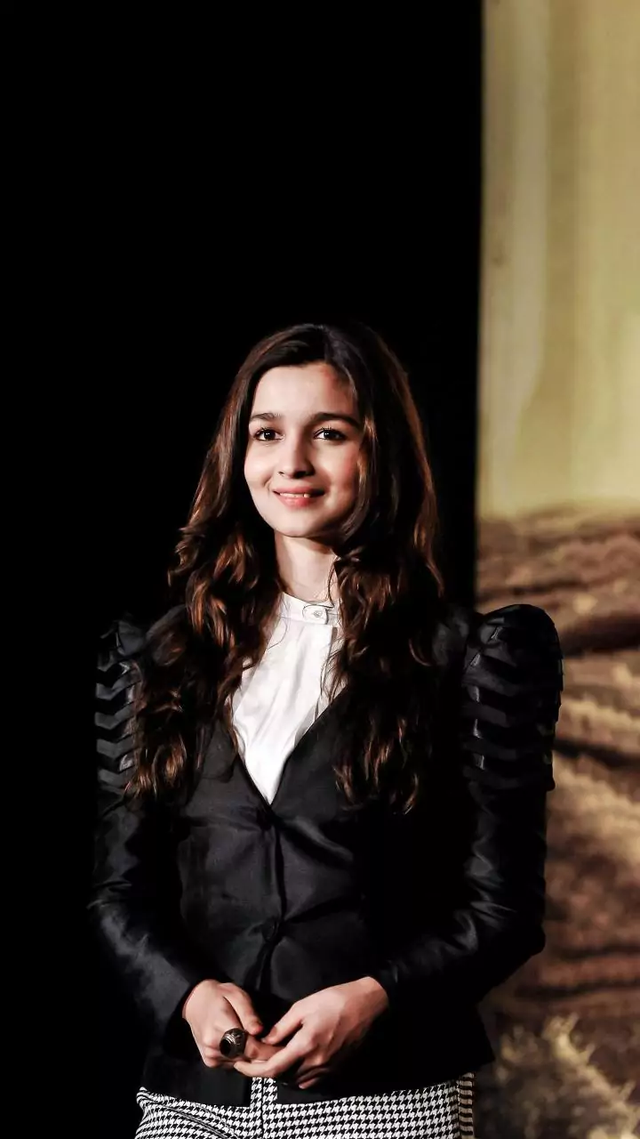 Alia Bhatt receives Golden Globes honour at Red Sea Film Festival