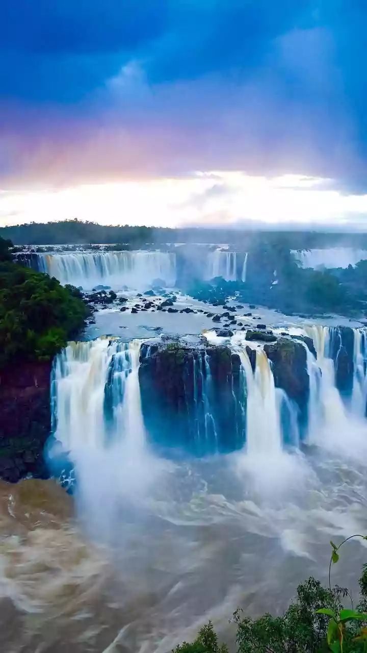 'Duniya Ko Delhi Banakar Manoge': Indian Tourists’ Behaviour at Iguaçu Falls Goes Viral; Sparks Debate On Travel Etiquette Abroad