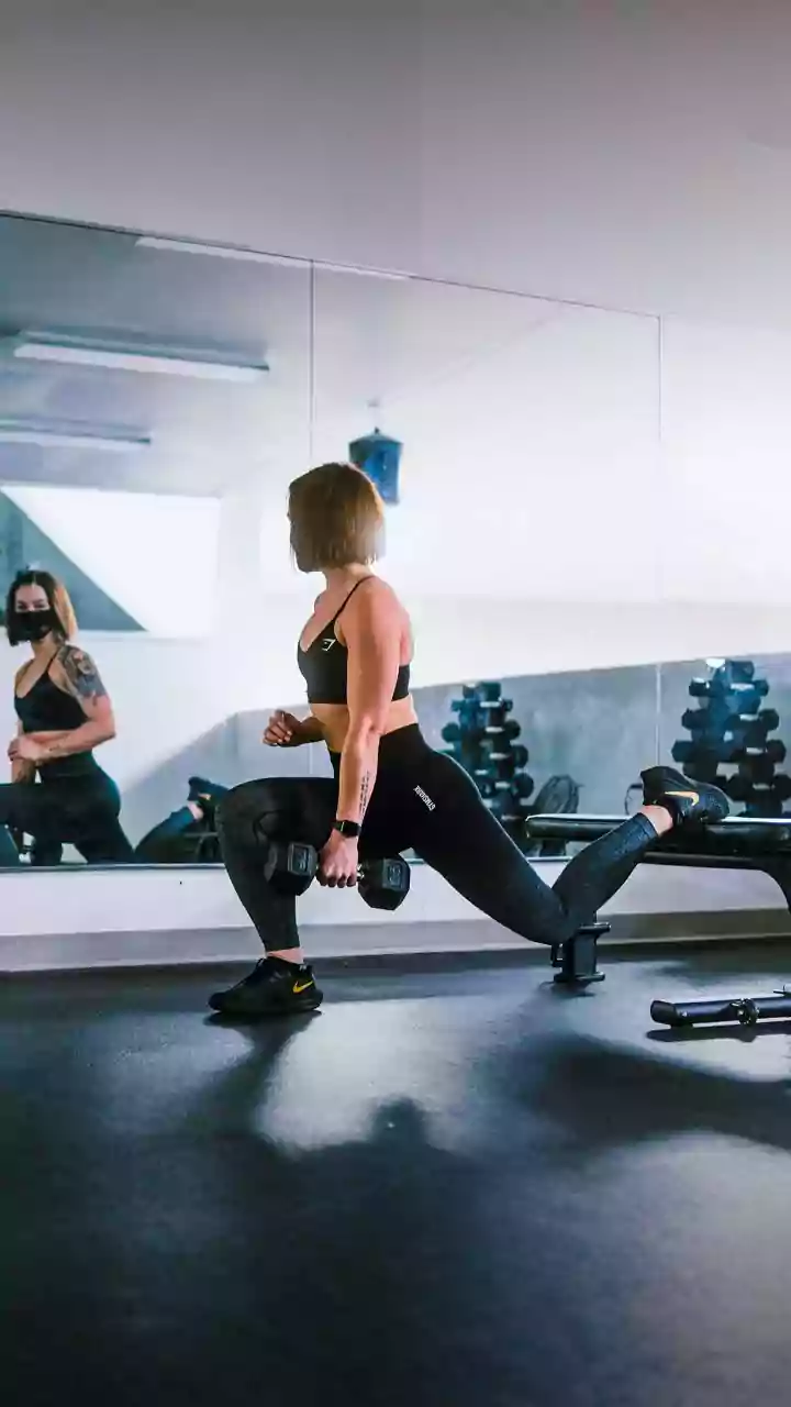 Agachamento: 5 dores anormais que devem acender alerta durante o exercício