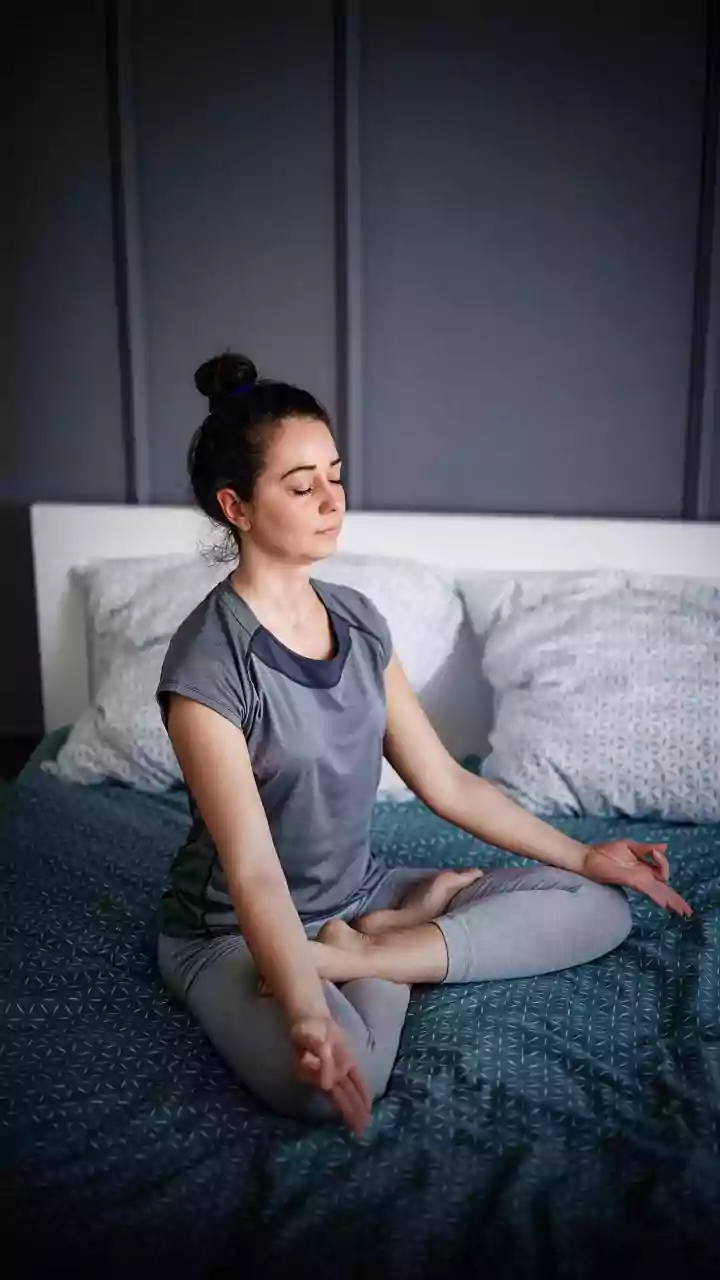 How Young Adults Can Use Phone Features More Mindfully Before Bed