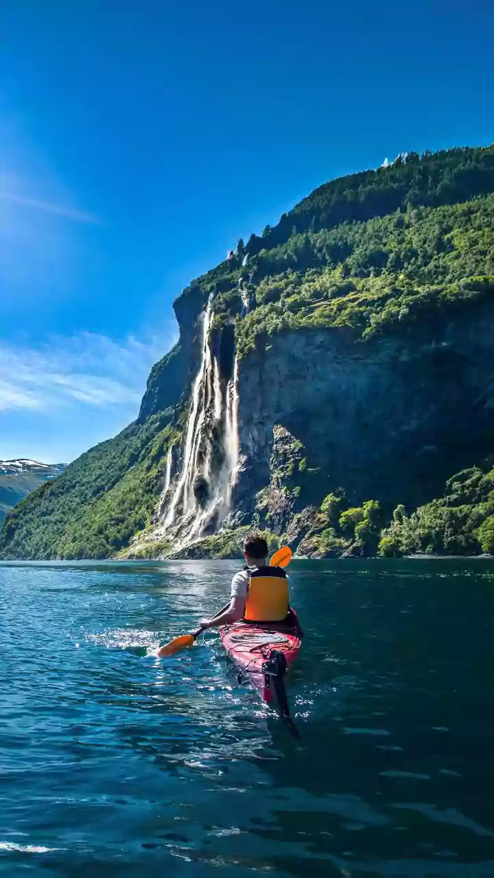 How Adventure Seekers In Meghalaya Help Keep Rivers Pollution-Free Through Eco-Conscious Kayaking Outings