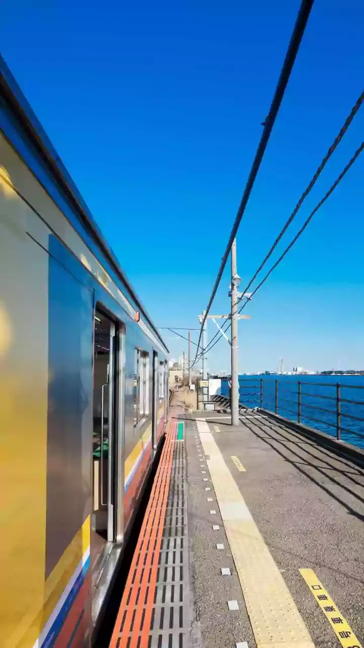 The New Tatkal Counter Token System: Rail Travellers Can Compare Arrival Time and Photo ID before Joining a Tatkal Counter Queue