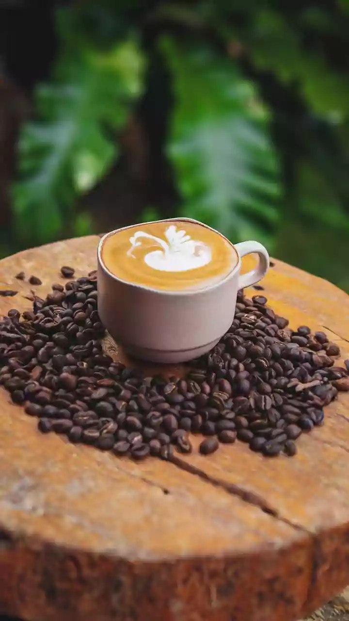 Tea breaks, coffee cups – winter’s rise in hot drink habits