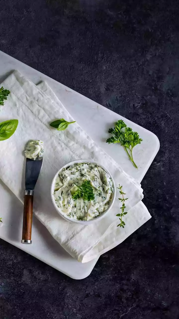 How herb stems and stale bread can be combined with spices to make flavorful zero-waste dip spreads