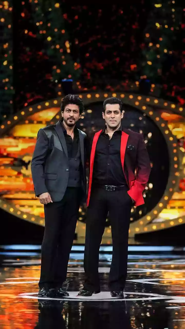 Shah Rukh Khan, Salman Khan Join 2016 Trend; Here's How Ali Abbas Zafar Brought Raees-Sultan Together