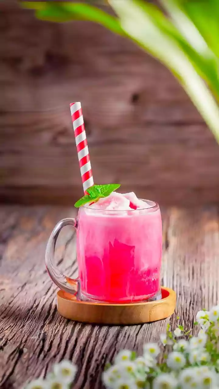 Cold steeped kokum and jamun iced mocktails provide refreshing healthy drinks during summer