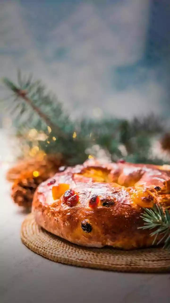 Deliure Marks Christmas with Its Signature Vegetarian, Alcohol-Free Plum Cake