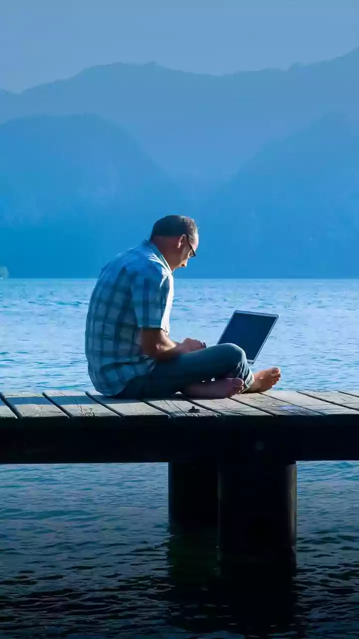 How Senior Freelancers Build Quiet Credibility On LinkedIn To Secure Foreign Contracts