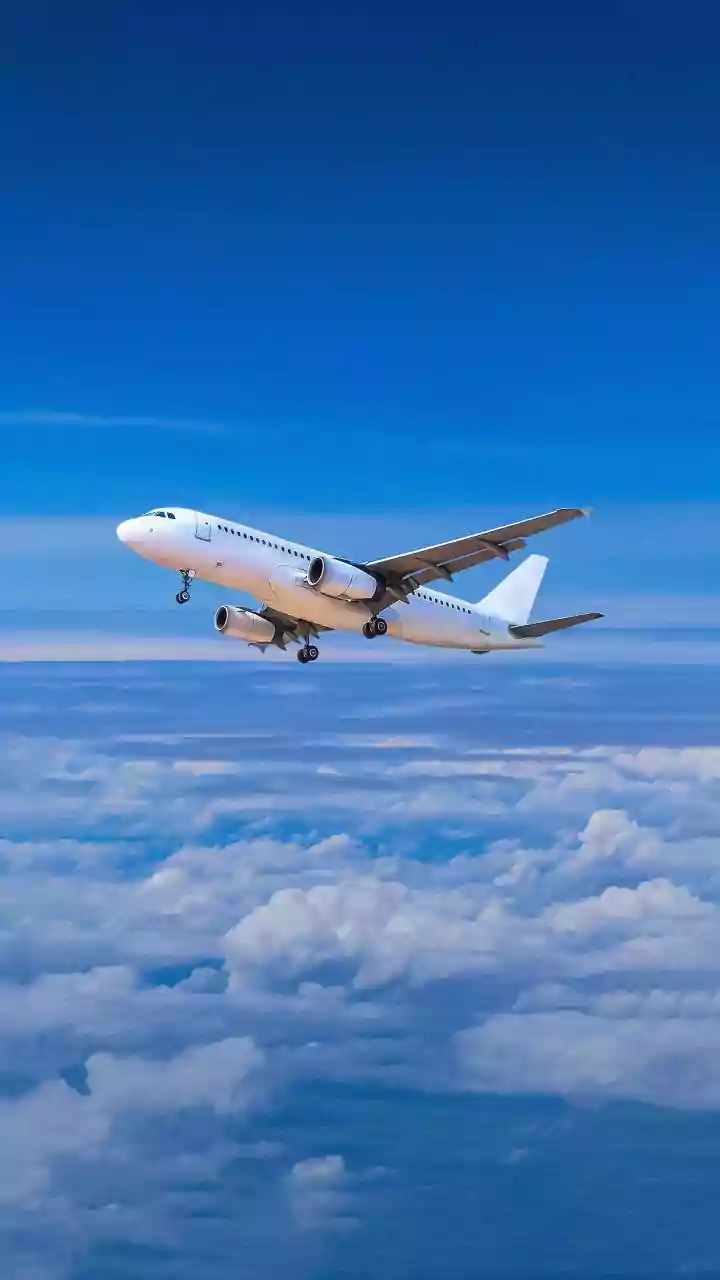 Pilot's Soda Secret: Unpacking the Viral Trick for Sparkling Aeroplane Windows