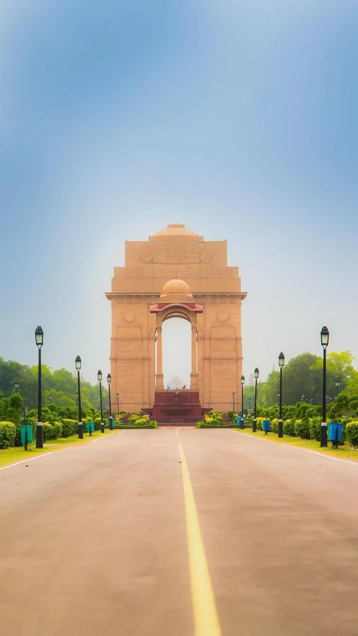 Delhi's Fight Against Air Pollution: GRAP 4 Curbs & Their Impact