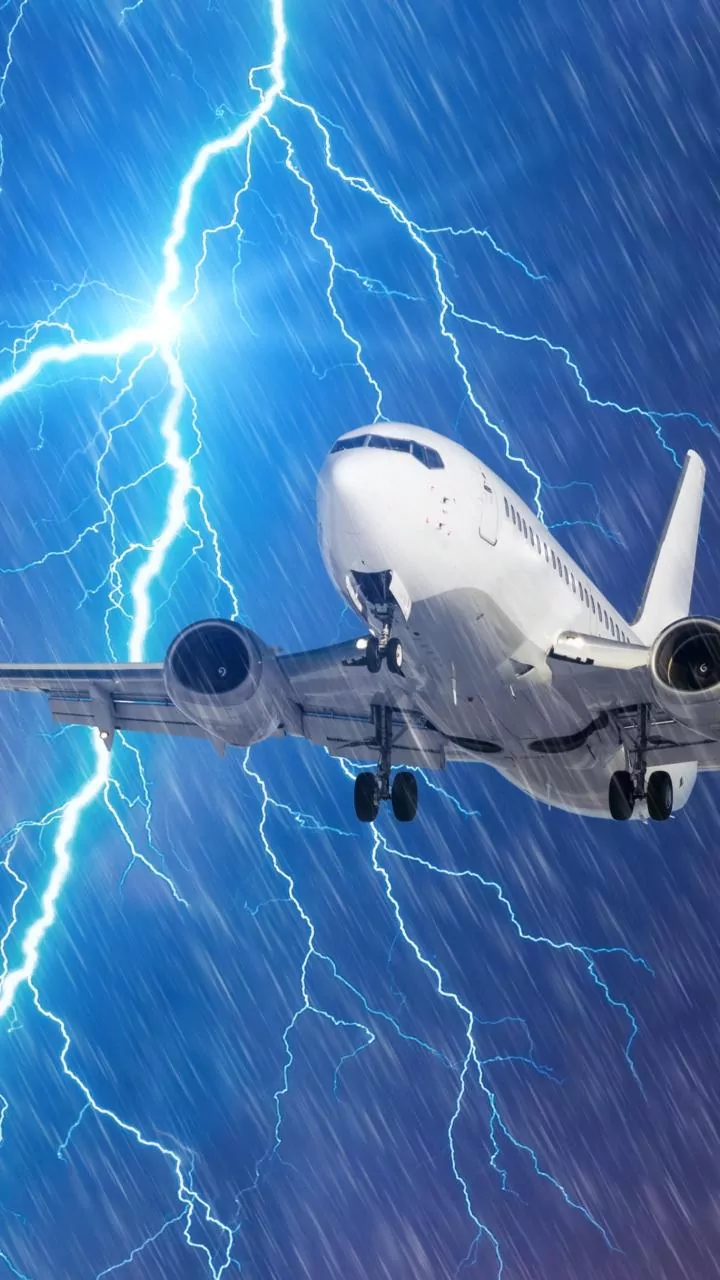 Stamp-Sized Sensors: Revolutionizing Real-Time Ice Detection for Safer Flights