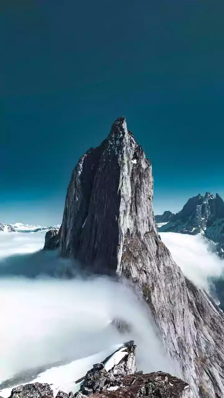 Trump shares private message from Macron questioning Greenland push amid standoff