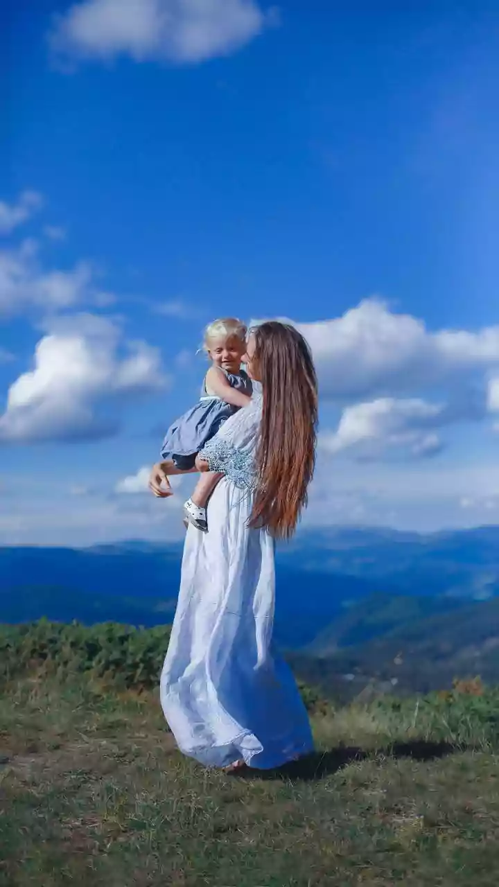 The Hug Book: Unlocking Your Toddler's Emotional World Through Affection