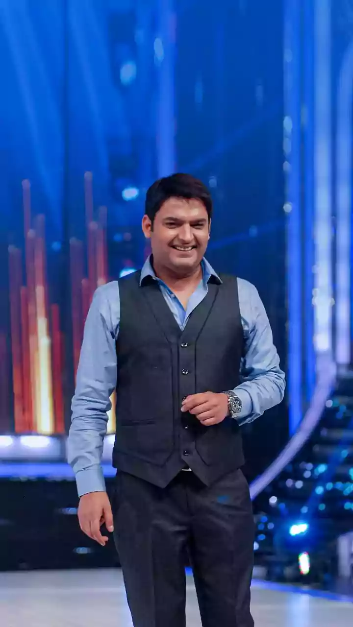 Kapil Sharma Flaunts Romantic Dance Moves In Kis Kisko Pyaar Karoon 2 First Song 'Phurr' | Watch