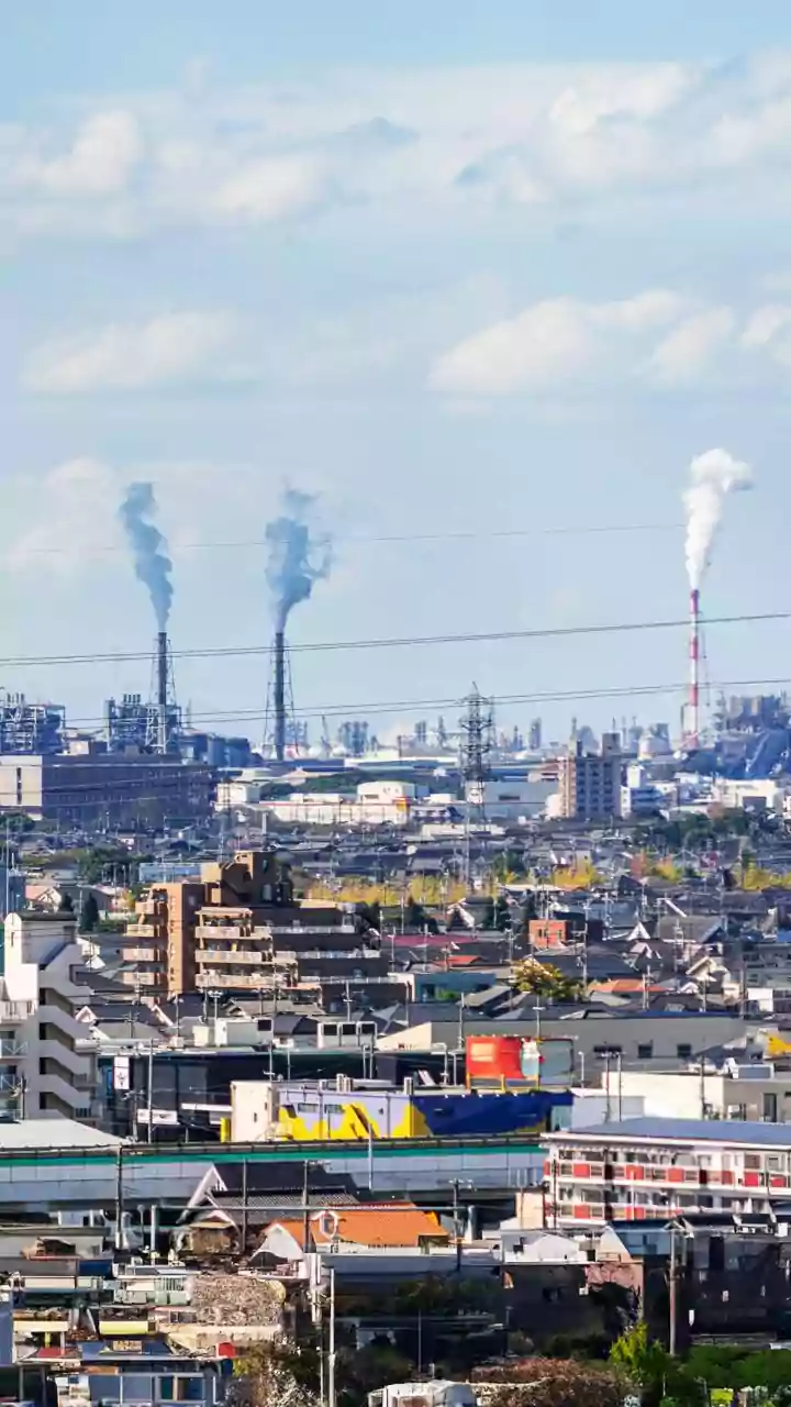 Fadnavis to request PM Modi to launch Dharavi Revelopment Project, assures 350 sqft homes