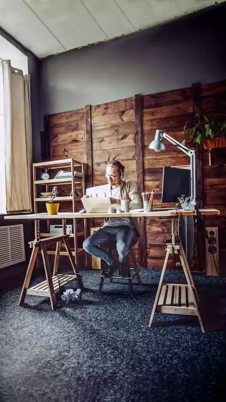 A Weekly Expense Check Can Keep a Salary Budget From Drifting