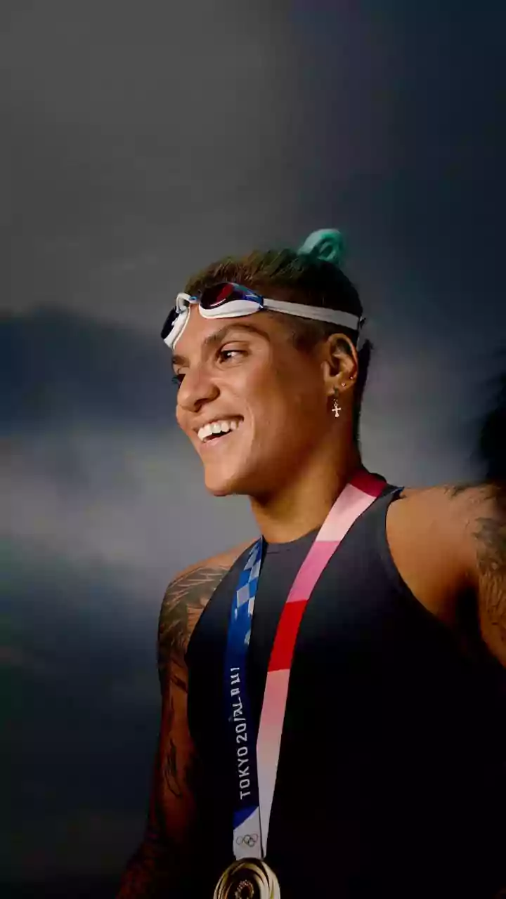 Ana Marcela se diz realizada após completar a travessia do Canal da Mancha