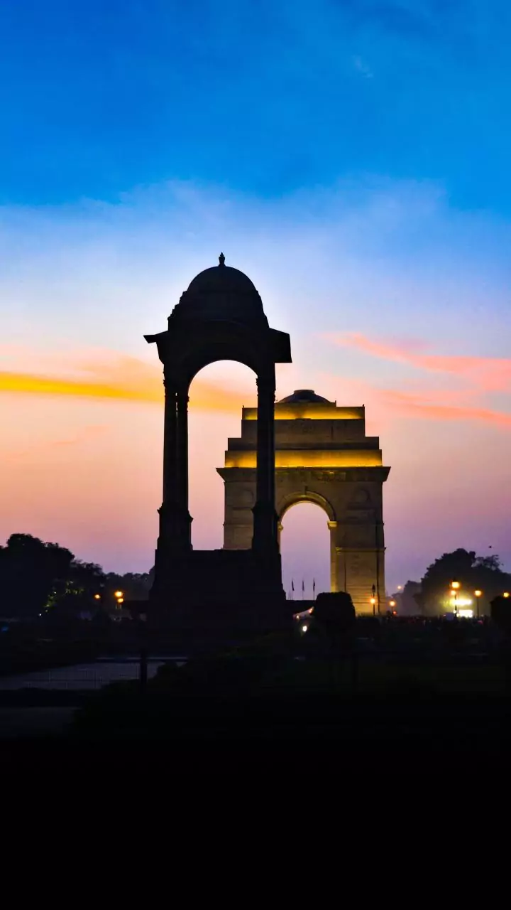 Delhi gets its first cold wave, maximum temperature plunges to 16.9 degrees