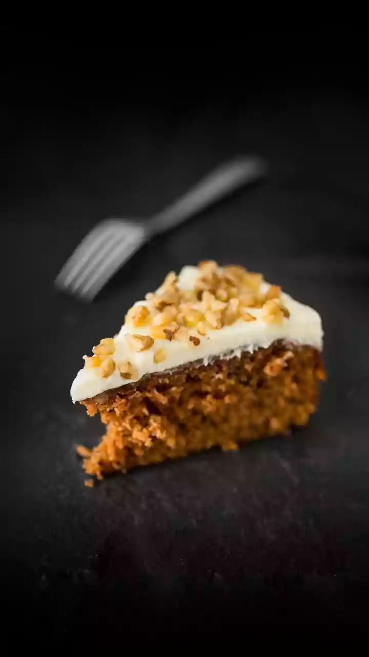 Bolo de Cenoura com Nozes: Uma Receita Sofisticada e Deliciosa para Todas as Ocasiões
