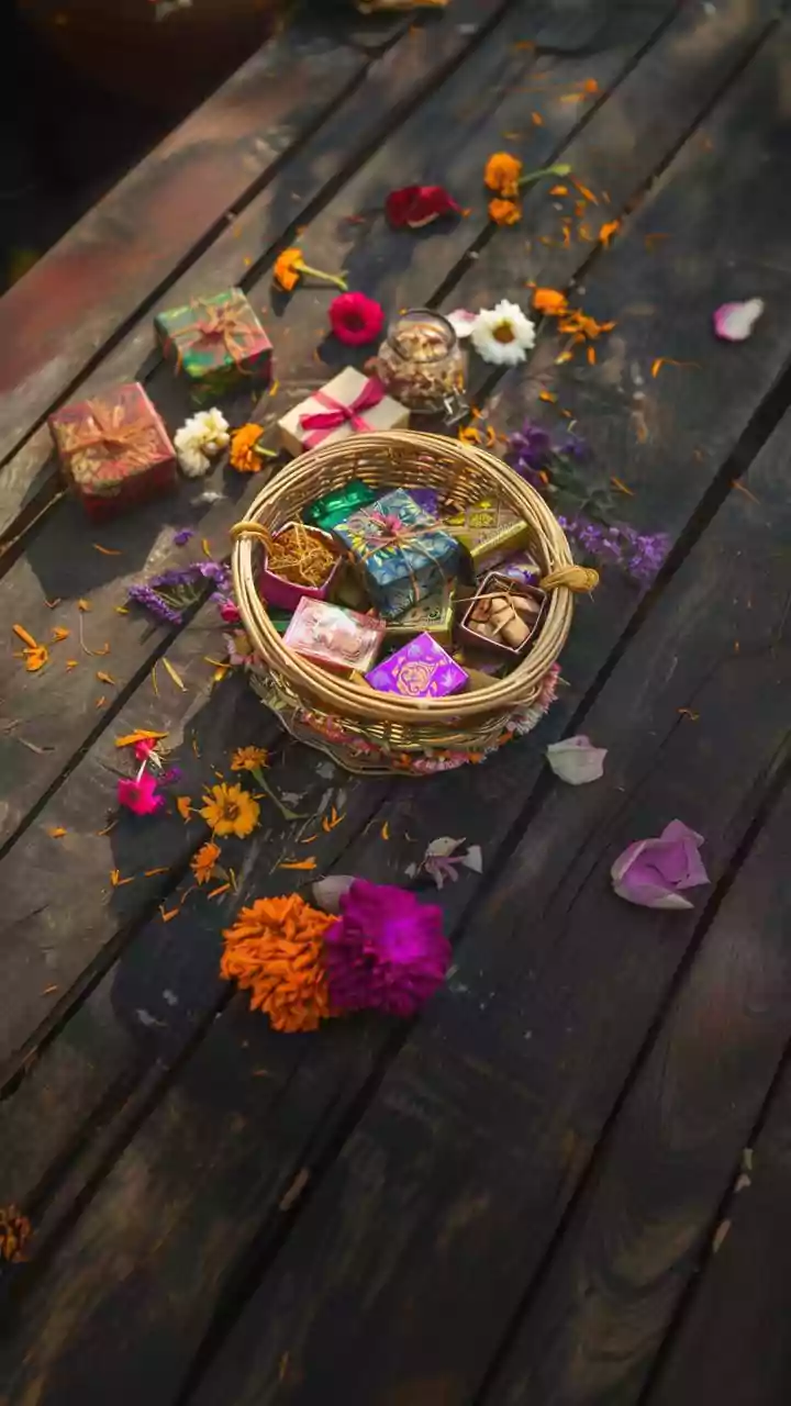 What The Cards Say Today: Zodiac Tarot Reading With Vastu Guidance For January 18, 2026