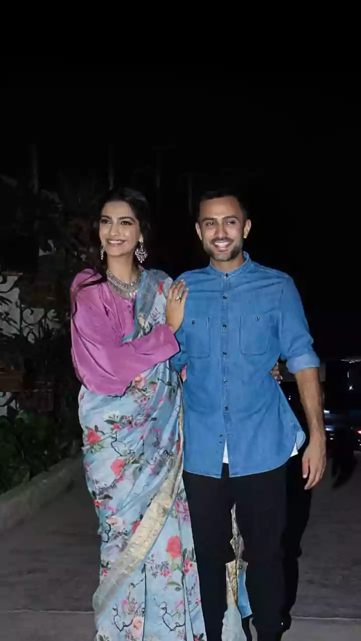 Sonam Kapoor Shows Off Her Baby Bump in a Charming New Year Celebration Photo with Husband Anand, Father Anil Kapoor, and Family