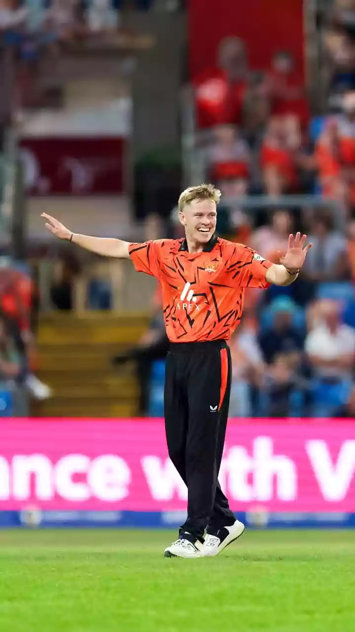 Sunrisers Leeds celebrate Nathan Ellis's "Cold" delivery in Record Hundred Win - Watch
