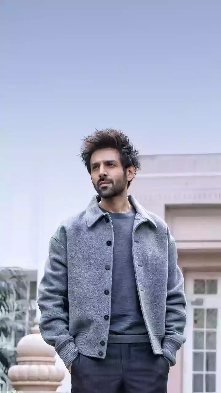 72nd National Film Awards: Kartik Aaryan Spotted On Early Morning Flight To Ekta Nagar