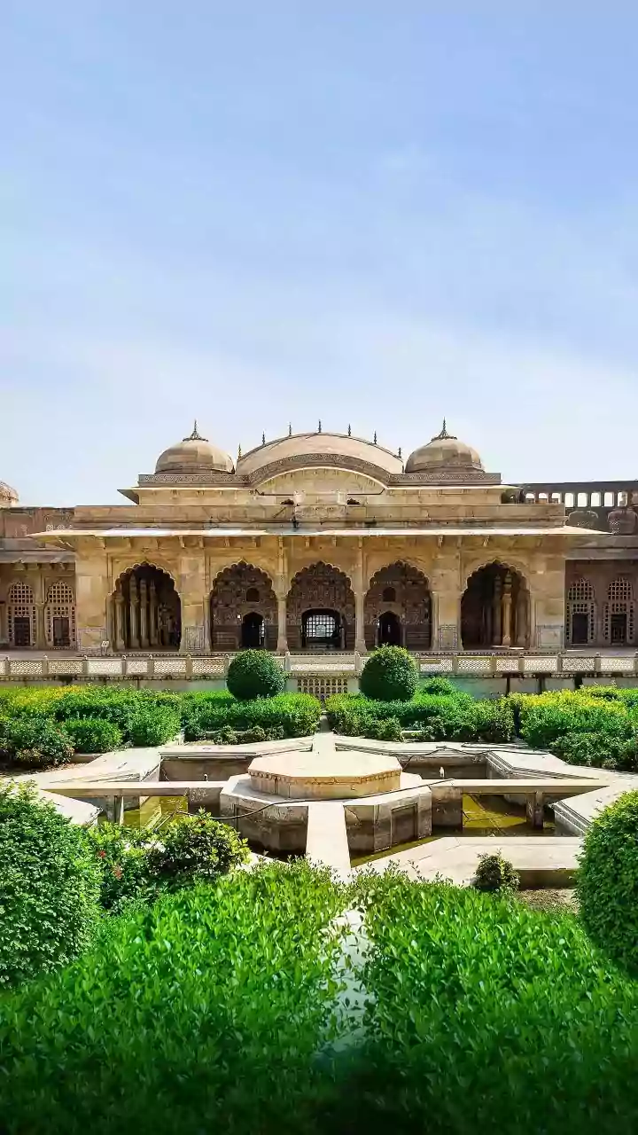 Oberoi Rajgarh Palace: A Luxurious Stay in Khajuraho's Heart