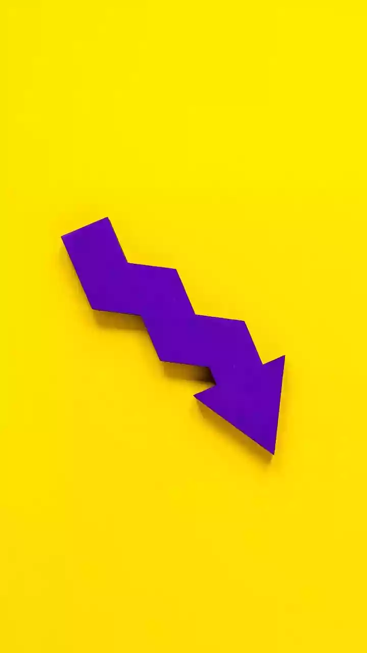 Stock Market Updates: Sensex Falls 500 Points, Nifty Below 25,900; Eternal Down 3%, Axis Bank 1%