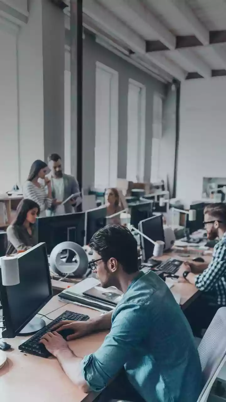 How Workplace Alarm Reminders Help Desk Employees Build Sustainable Hourly Movement Breaks