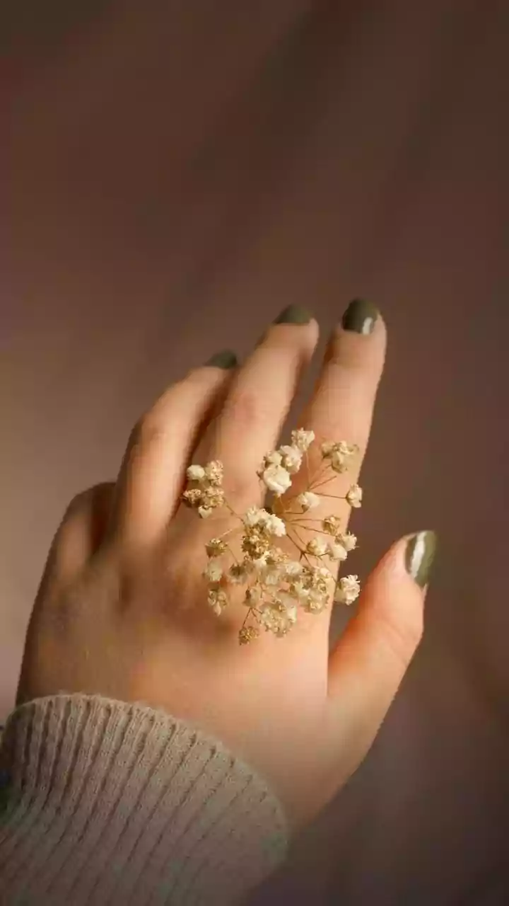 2026 का मैनीक्योर: माइक्रो फ्रेंच नेल्स की वापसी - स्टाइल और सुविधा का संगम!