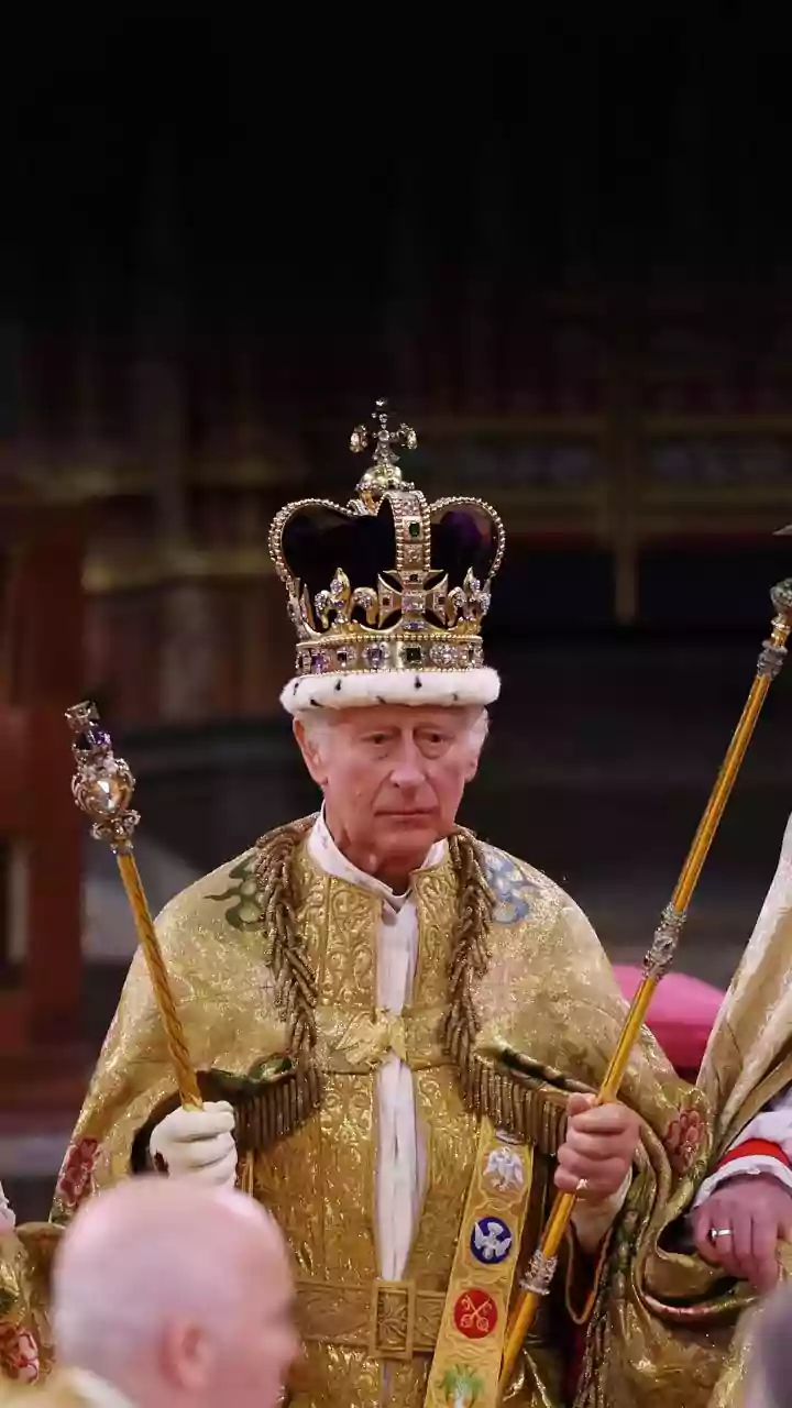 Rei Charles III sofre pressão da família para expulsar irmão da realeza após polêmicas