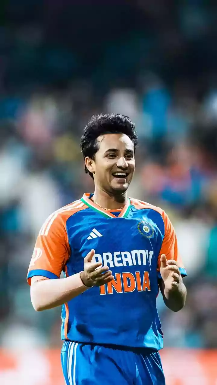 Abhishek Sharma rattles Zimbabwe with 3/17 in 2nd T20I: Stats