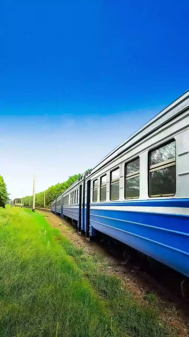 Engine Separates from Train at Nunkhar Station
