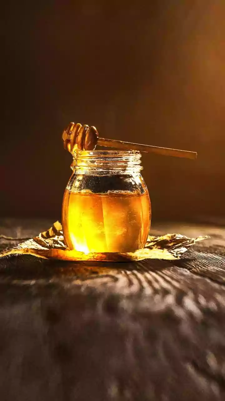 Água morna com mel emagrece e elimina toxinas?
