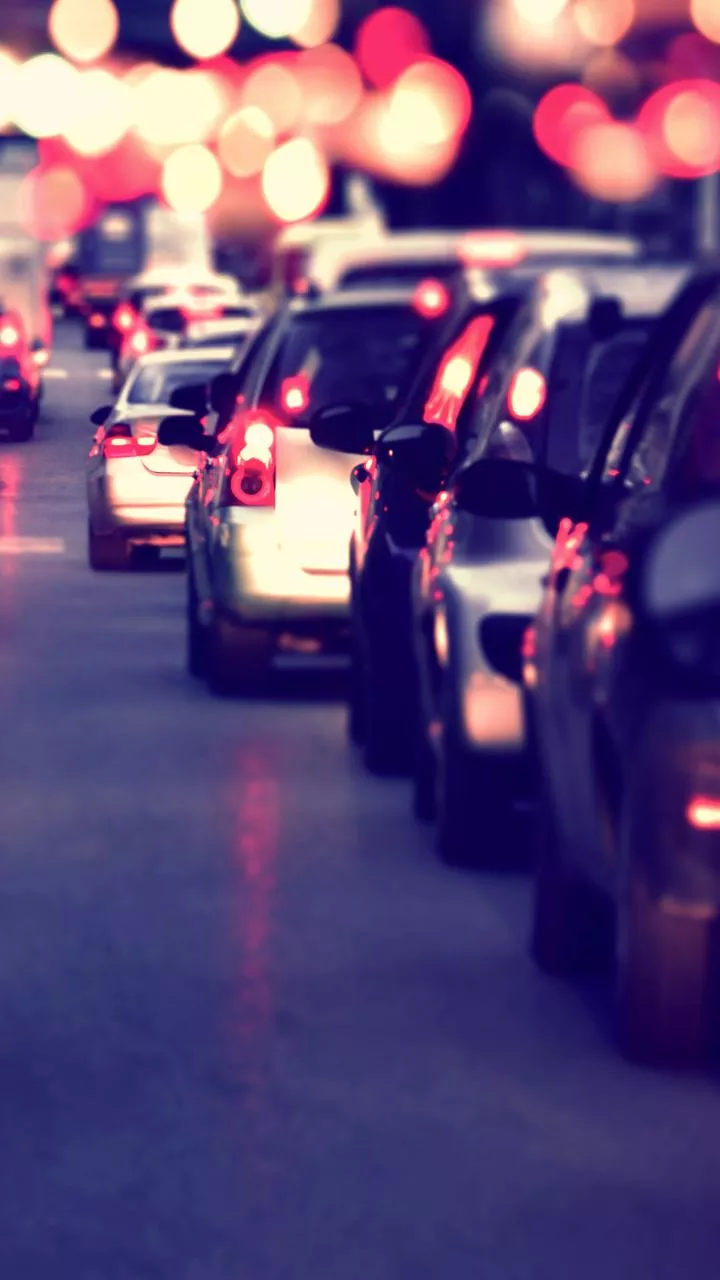 Delhi environment minister examines carpooling platform to reduce vehicular emissions