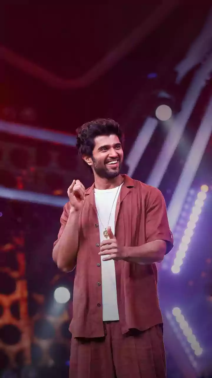 Vijay Deverakonda Wins Hearts After Feeding Cake To Young Fan At Birthday Celebration | Watch